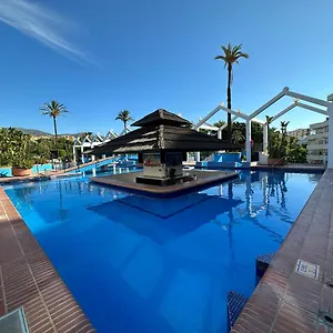https://apartamento-de-lujo-primera-linea-de-benalmadena.1costadelsol.com